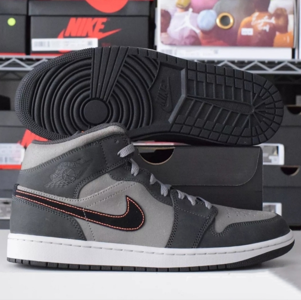AIR JORDAN 1 MID "NIGHT STADIUM/ORANGE" MEN'S US SIZE 10 BRAND NEW IN BOX